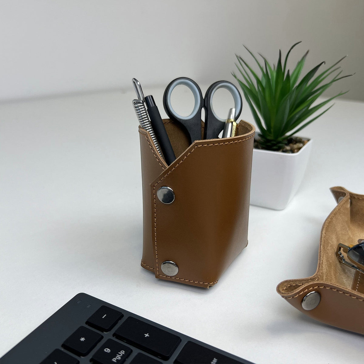 Brown Leather Organizer For Pens, Brushes & Desk Accessories - Pache
