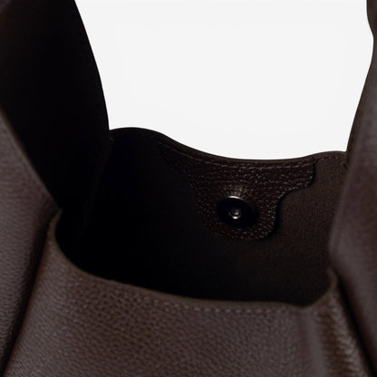 Pache Torba hobo bag in chocolate brown pebbled leather with magnetic closure and matching wallet. Small size.